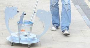 Un carrito acuatico para pasear a los peces