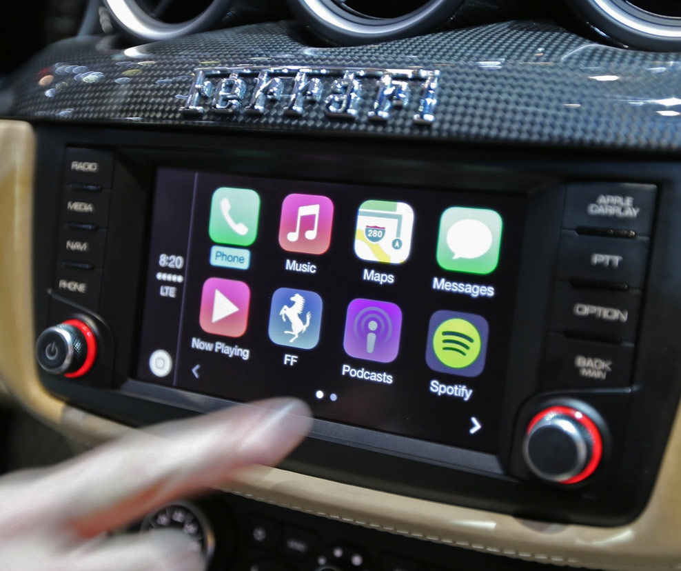 La primera Ferrari con Apple CarPlay